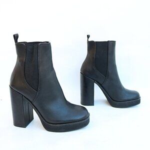 Steve Madden Women's Triple Chelsea Boot Size 7.5